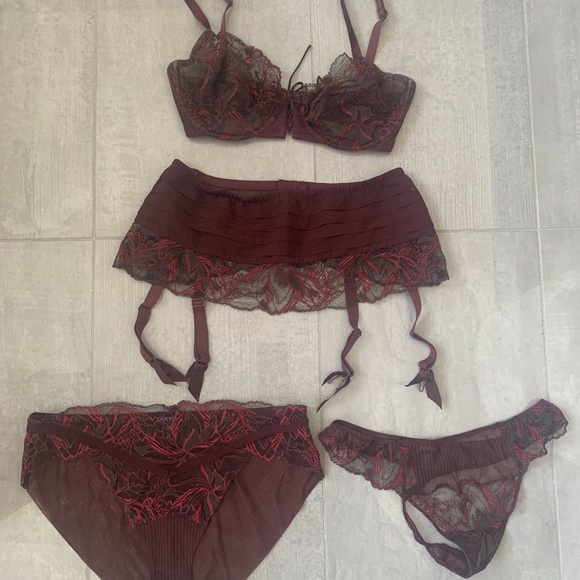 La Perla Other - La Perla deep red lace bra, suspender, panties set